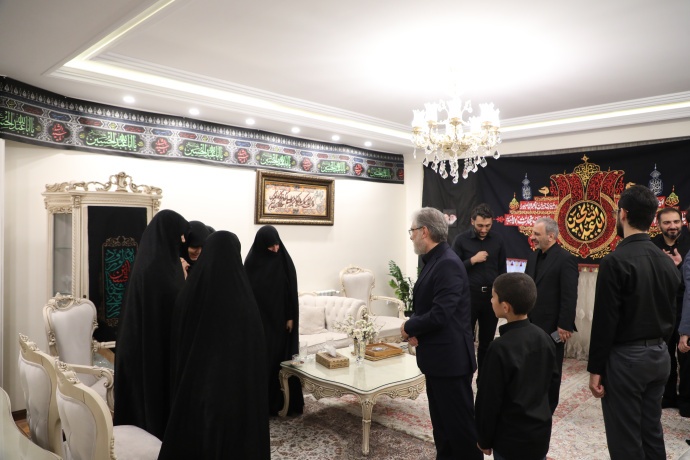 دیدار وزیر علوم با خانواده استاد شهید دکتر طهرانچی