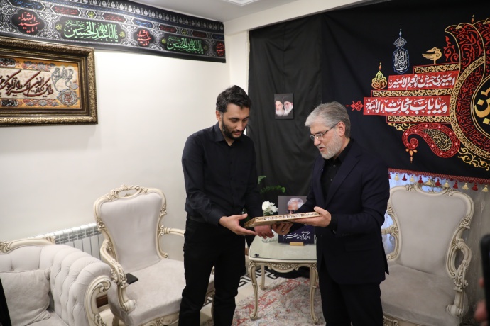 دیدار وزیر علوم با خانواده استاد شهید دکتر طهرانچی