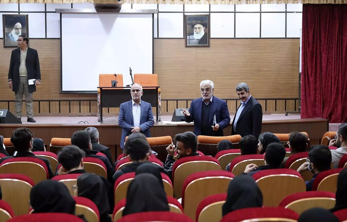 از فتح قلههای پژوهش کاربردی تا الگوی تحول؛ شهید طهرانچی چگونه دانشگاه را به قلب صنعت یزد پیوند زد؟ از فتح قلههای پژوهش کاربردی تا الگوی تحول؛ شهید طهرانچی چگونه دانشگاه را به قلب صنعت یزد پیوند زد؟