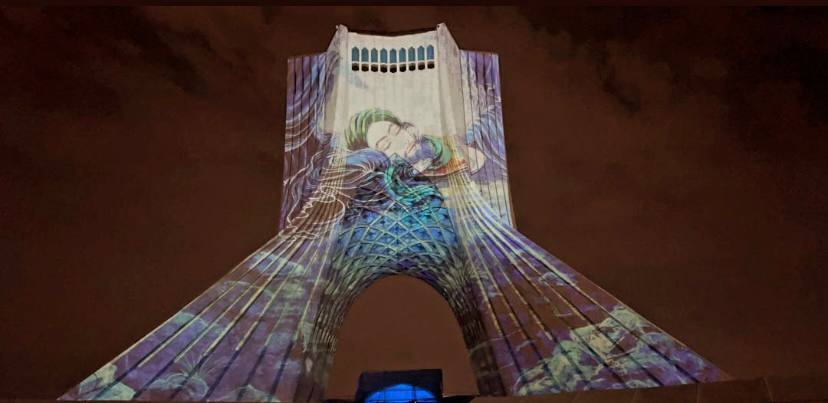 اجرای «برج نگاره تجسمی عاشورایی» بر پیکره برج‌ آزادی تهران