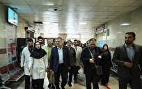 بازدید وزیر بهداشت از بیمارستان‌های تهران و عیادت از مجروحان