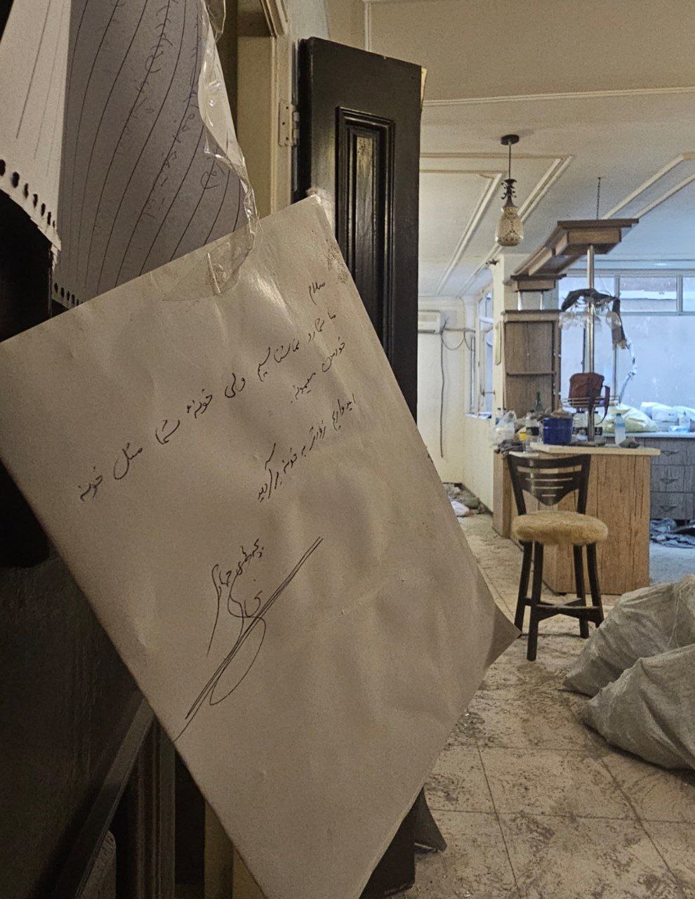 امیدی در دل ویرانه‌ها/ دستان خاکی جوانانی که از آواربرداری‌ روایت می‌کنند