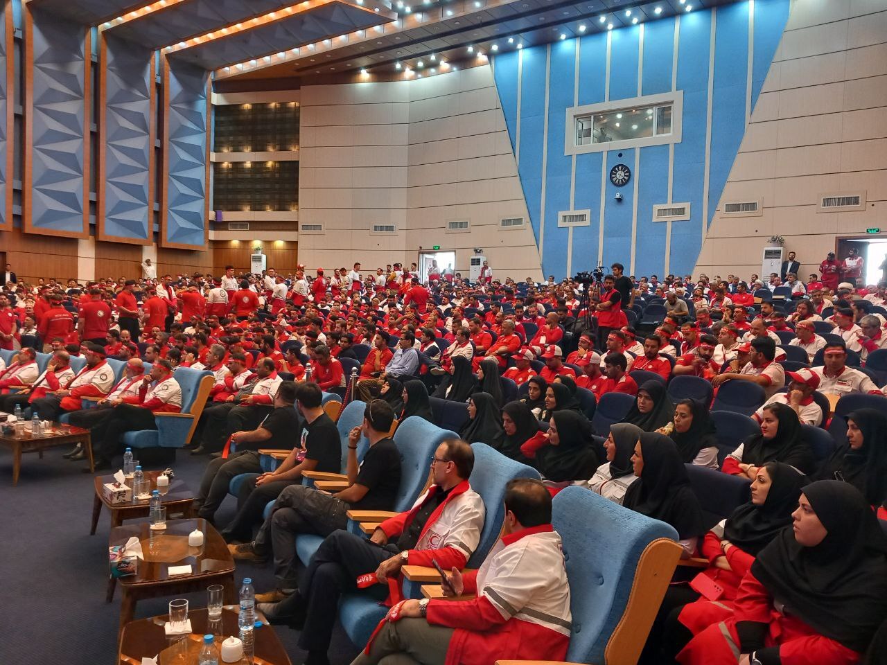 تجلیل از رشادت‌های امدادگران ؛ دفاع از مظلوم، مأموریت اصلی هلال‌احمر است