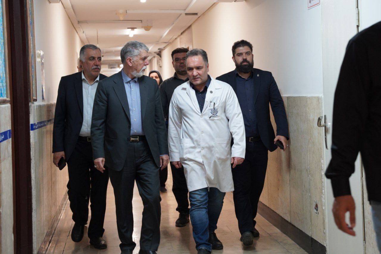 عیادت وزیر ارشاد از مجروحان حملات رژیم صهیونیستی به خاک ایران عیادت وزیر ارشاد از مجروحان حملات رژیم صهیونیستی به خاک ایران