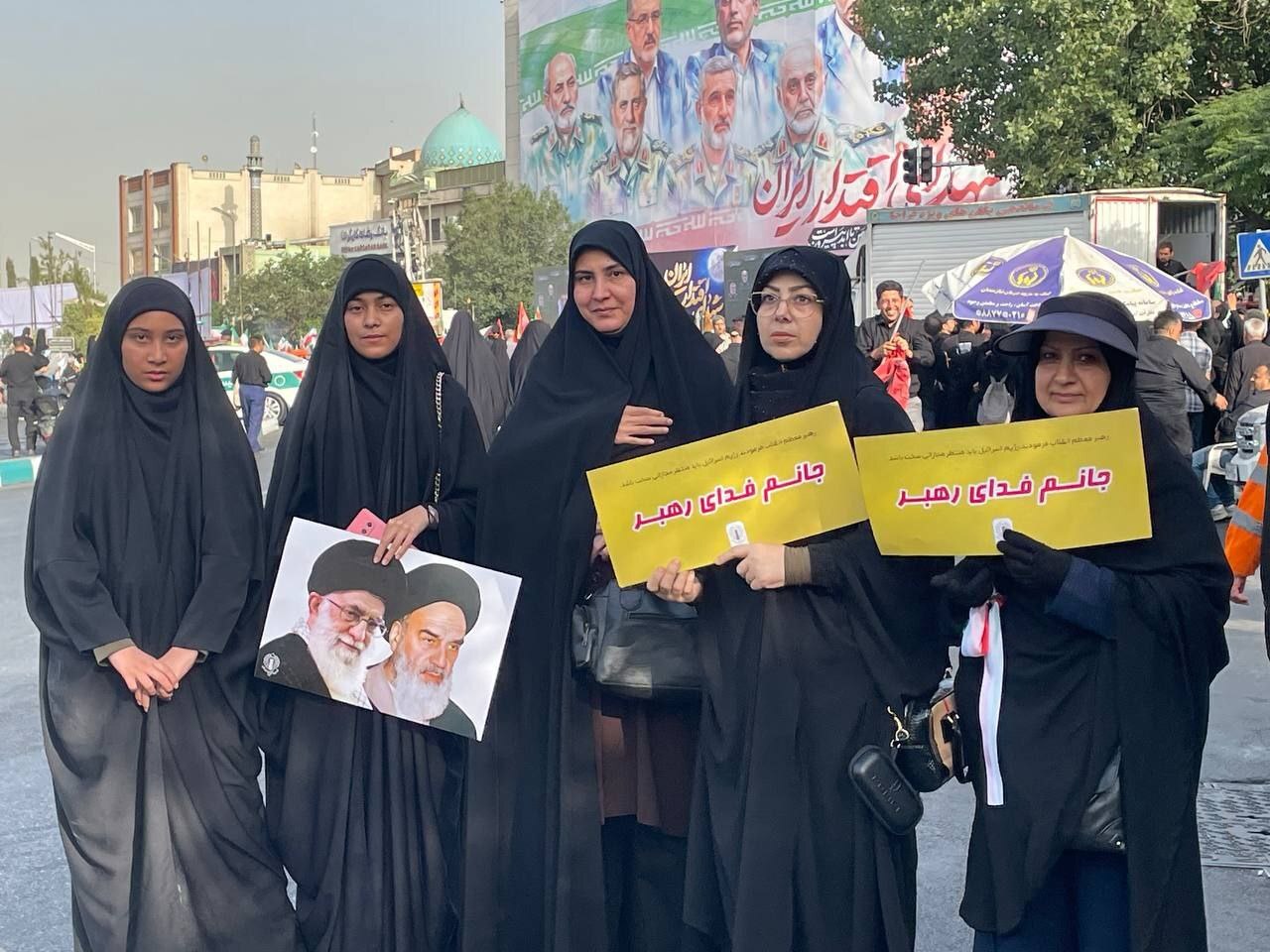 بیعت مردم با شهدای ایران/ اینجا تهران شهر شهیدان قدس است بیعت مردم با شهدای ایران/ اینجا تهران شهر شهیدان قدس است