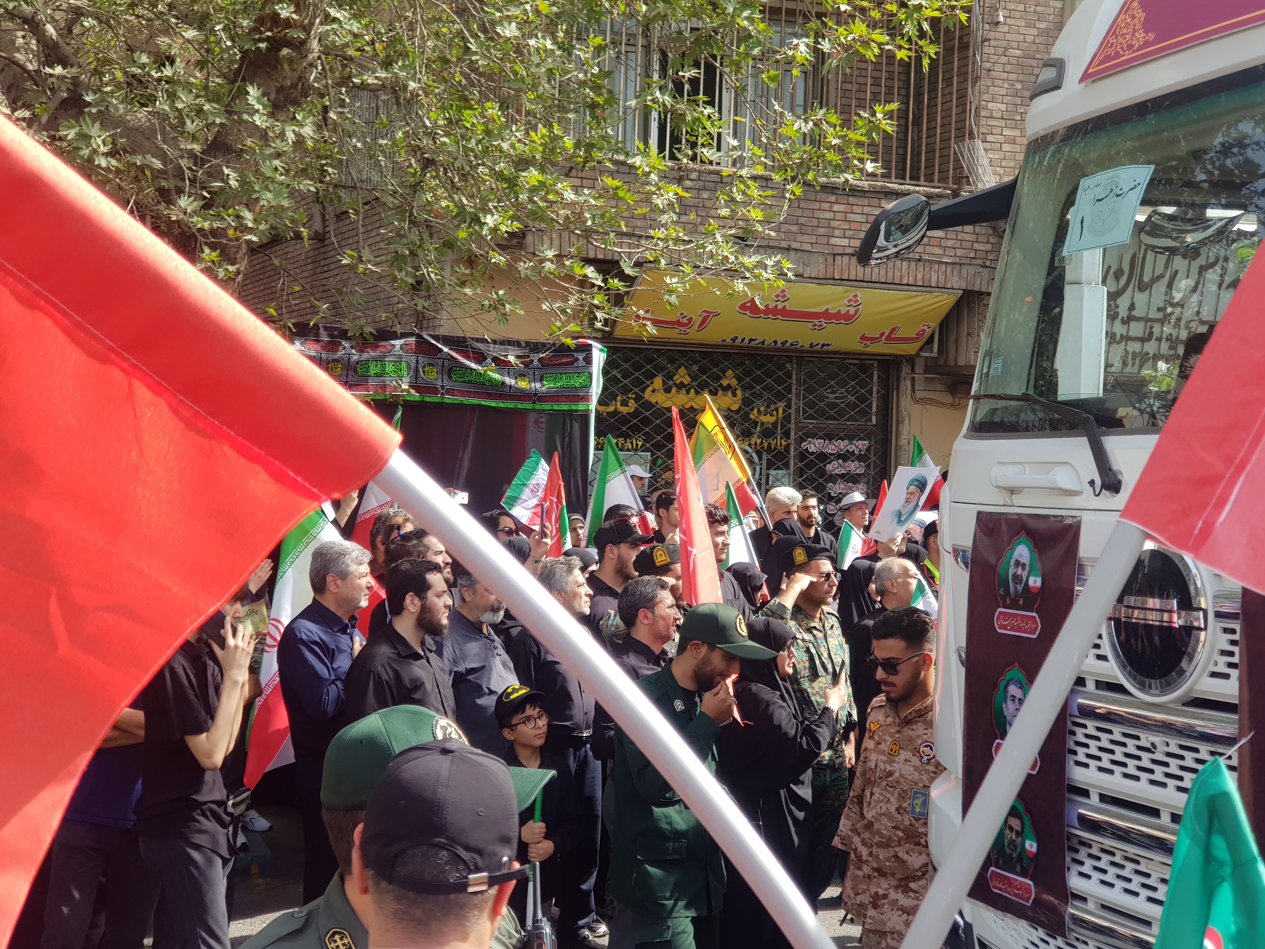 بیعت مردم با شهدای ایران/ اینجا تهران شهر شهیدان قدس است