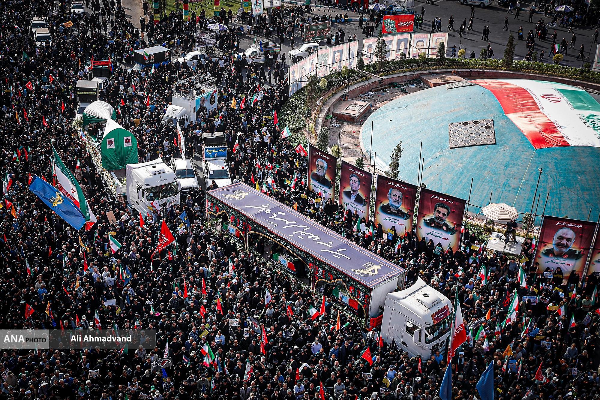 حضور سران قوا و نمایندگان مجلس در بدرقه سرداران و دانشمندان شهید حضور سران قوا و نمایندگان مجلس در بدرقه سرداران و دانشمندان شهید