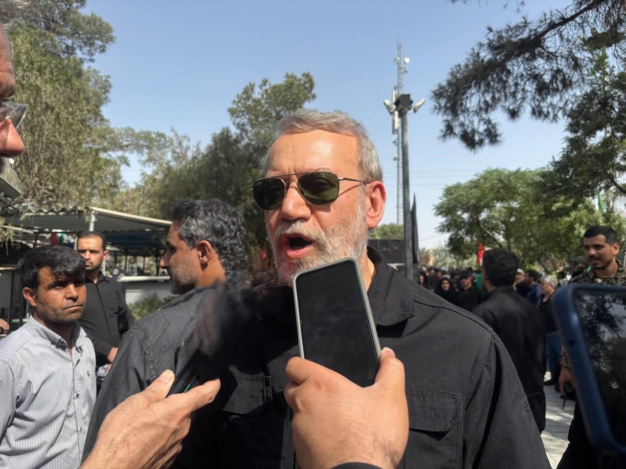 گزارش آنا از حضور سران قوا و نمایندگان مجلس در بدرقه سرداران و دانشمندان شهید گزارش آنا از حضور سران قوا و نمایندگان مجلس در بدرقه سرداران و دانشمندان شهید