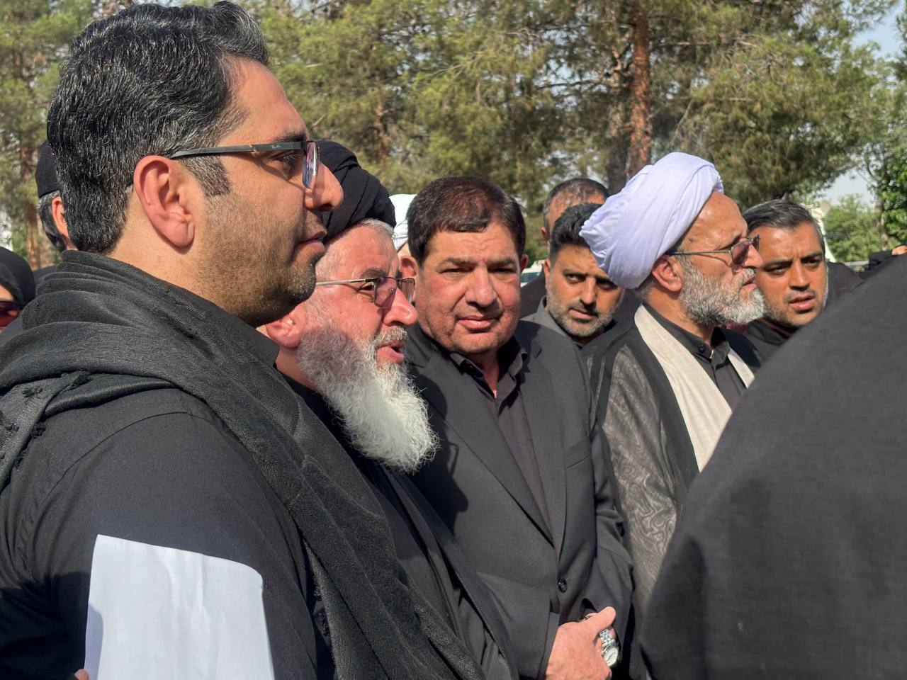 قطعه ۵۰ بهشت زهرا در تدارک پذیرایی از میهمان عزیز؛ سرلشکر حاجیزاده در کنار شهدای مدافع حرم آرام میگیرد قطعه ۵۰ بهشت زهرا در تدارک پذیرایی از میهمان عزیز؛ سرلشکر حاجیزاده در کنار شهدای مدافع حرم آرام میگیرد