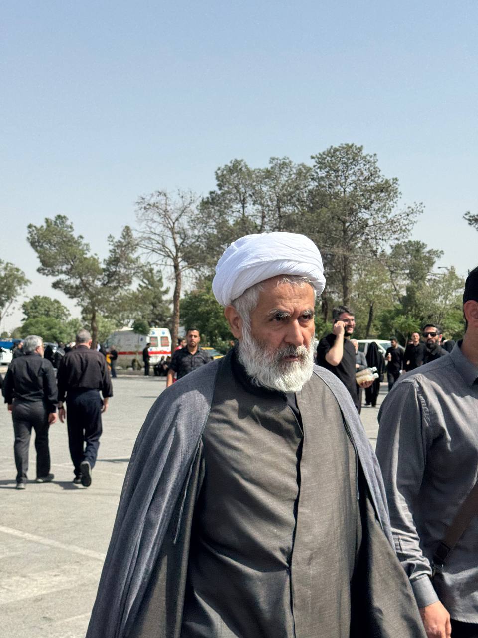 قطعه ۵۰ بهشت زهرا در تدارک پذیرایی از میهمان عزیز؛ سرلشکر حاجیزاده در کنار شهدای مدافع حرم آرام میگیرد قطعه ۵۰ بهشت زهرا در تدارک پذیرایی از میهمان عزیز؛ سرلشکر حاجیزاده در کنار شهدای مدافع حرم آرام میگیرد