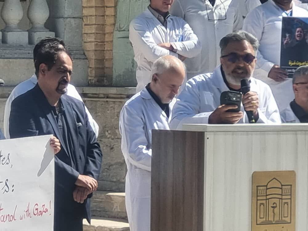 تجمع اعتراضی کادر درمان مشهد در محکومیت جنایات رژیم صهیونیستی در غزه