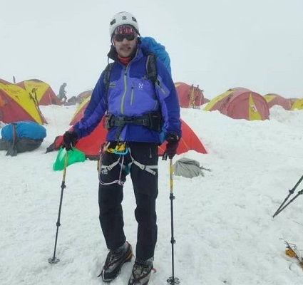 صعود دانشجوی دانشگاه آزاد به قله «لنین» قرقیزستان