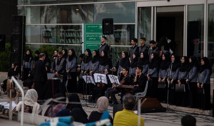 روایتی نو از نغمههای عاشورایی؛ تلفیق موسیقی کلاسیک با آیین سوگواری در میدان ونک روایتی نو از نغمههای عاشورایی؛ تلفیق موسیقی کلاسیک با آیین سوگواری در میدان ونک