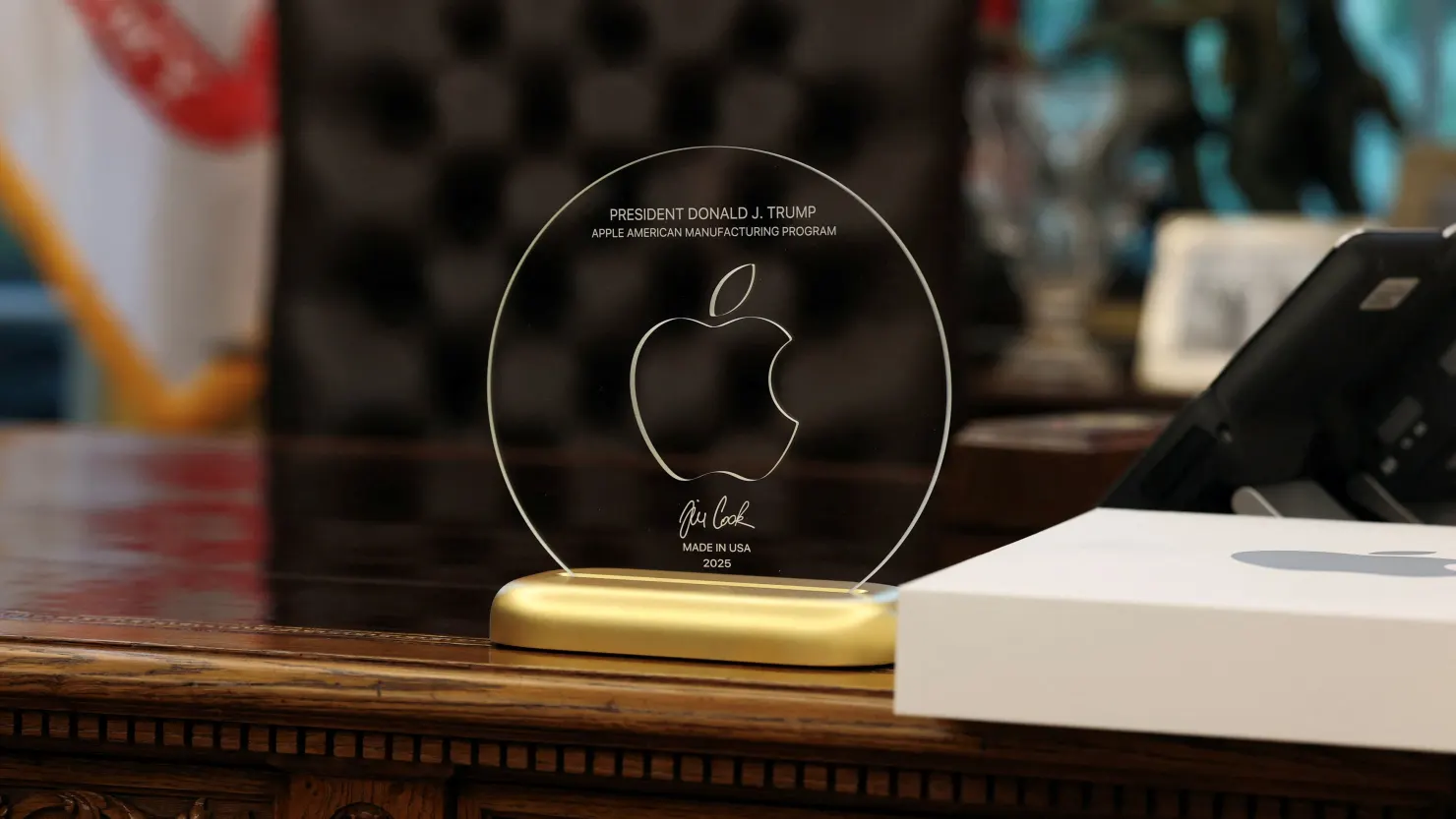 رشوه میلیاردی اپل به ترامپ، تعرفه ۱۰۰ درصدی را بلعید رشوه میلیاردی اپل به ترامپ، تعرفه ۱۰۰ درصدی را بلعید