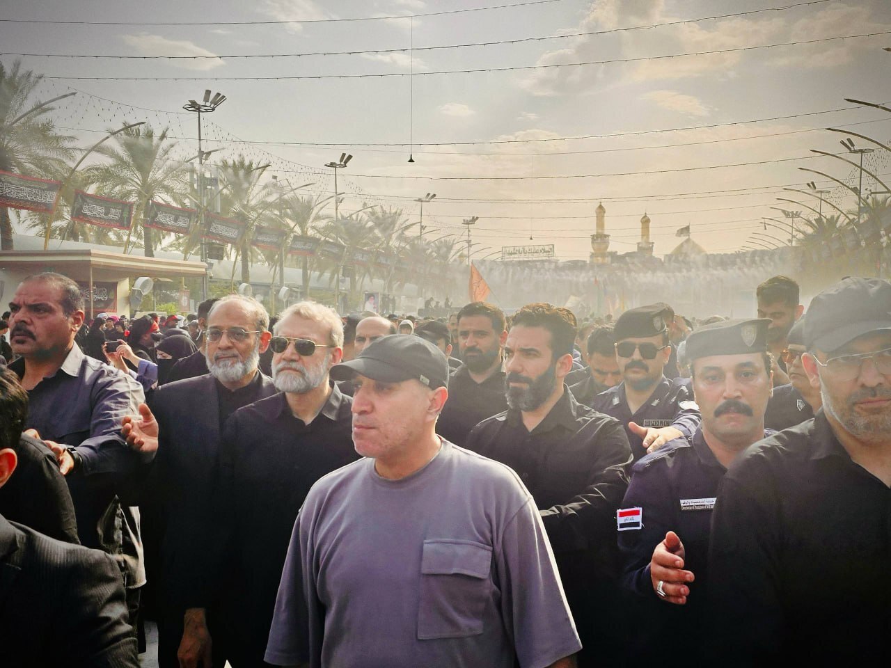 حضور علی لاریجانی در بینالحرمین کربلا حضور علی لاریجانی در بینالحرمین کربلا