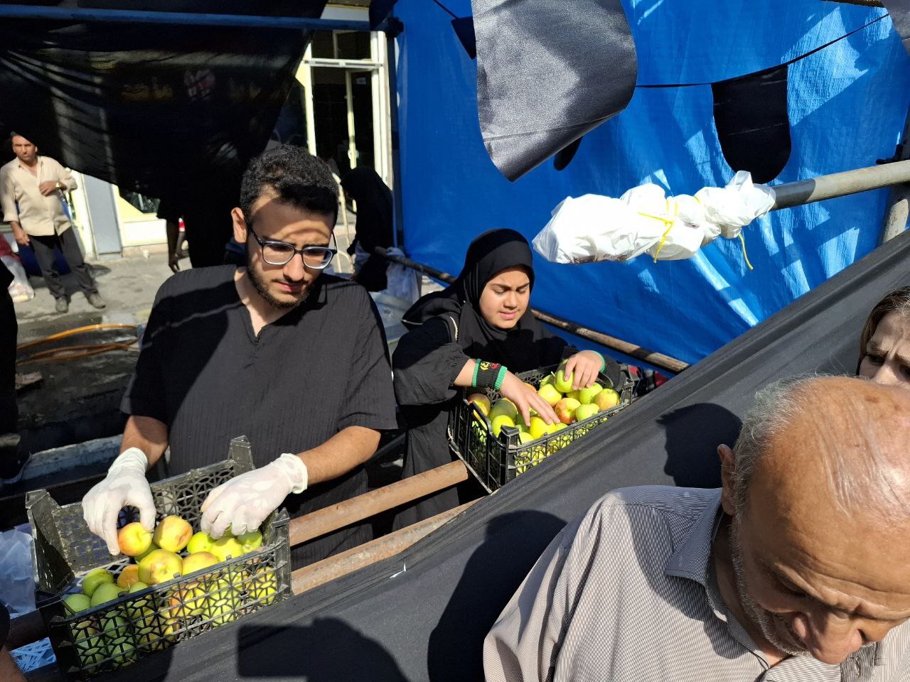 فریاد «لبیک یا حسین» در پایتخت؛ جاماندگان اربعین، پیام وفاداری سر دادند+ عکس و فیلم