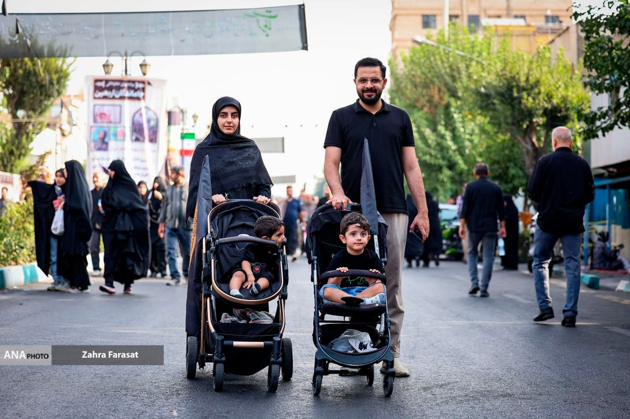 فریاد «لبیک یا حسین» در پایتخت؛ جاماندگان اربعین، پیام وفاداری سر دادند+ عکس و فیلم