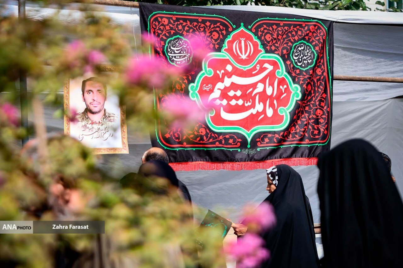 فریاد «لبیک یا حسین» در پایتخت؛ جاماندگان اربعین، پیام وفاداری سر دادند+ عکس و فیلم