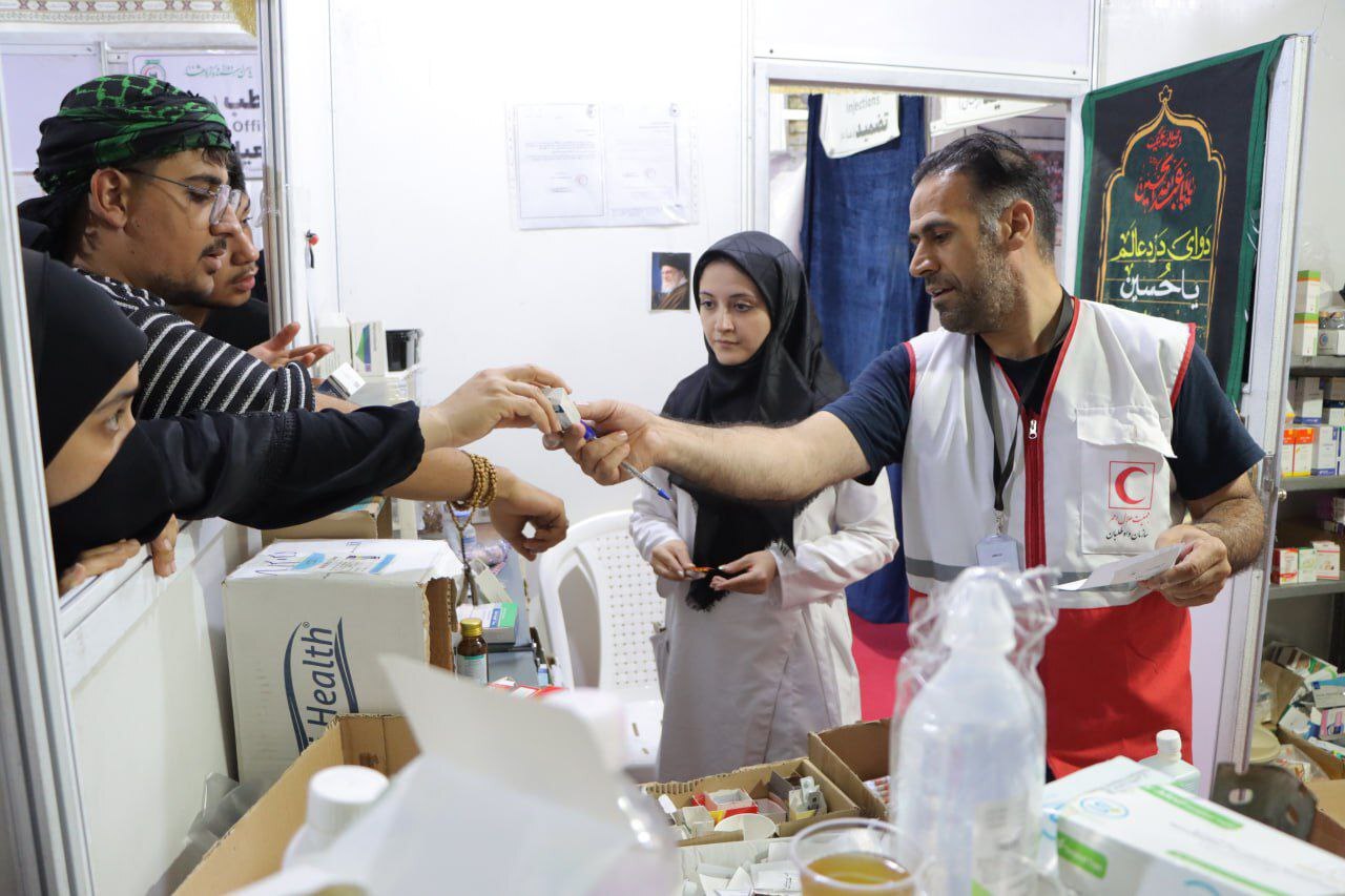 خدمات گسترده و مستمر هلال احمر در ایام اربعین؛ از مراقبت پزشکی تا امداد و نجات زائران
