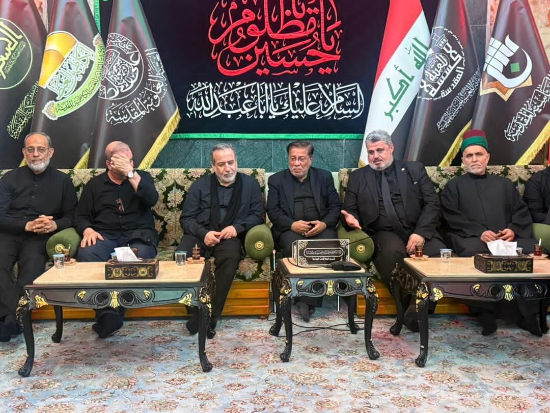 بازدید سیدعباس عراقچی از میز مشترک خدمت سرکنسولگری و هلال‌احمر ایران در نجف اشرف