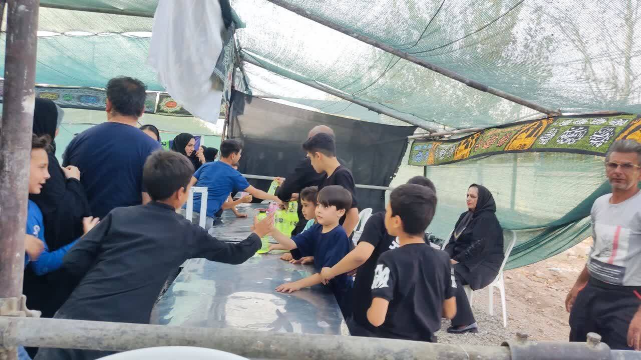 «پیادهروی حرم تا حرم»؛ دانشگاه آزاد اسلامی کاشمر پیشتاز خدمترسانی به زائران اربعین «پیادهروی حرم تا حرم»؛ دانشگاه آزاد اسلامی کاشمر پیشتاز خدمترسانی به زائران اربعین