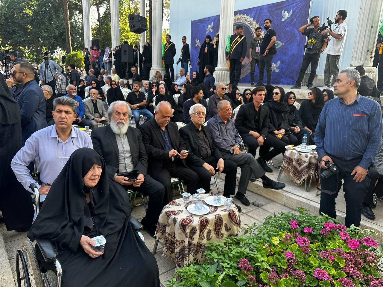 خداحافظی با استاد رنگ و قلم در هنرستان هنرهای زیبای اصفهان/ صالحی: فرشچیان حکیم هنرمند بود خداحافظی با استاد رنگ و قلم در هنرستان هنرهای زیبای اصفهان/ صالحی: فرشچیان حکیم هنرمند بود