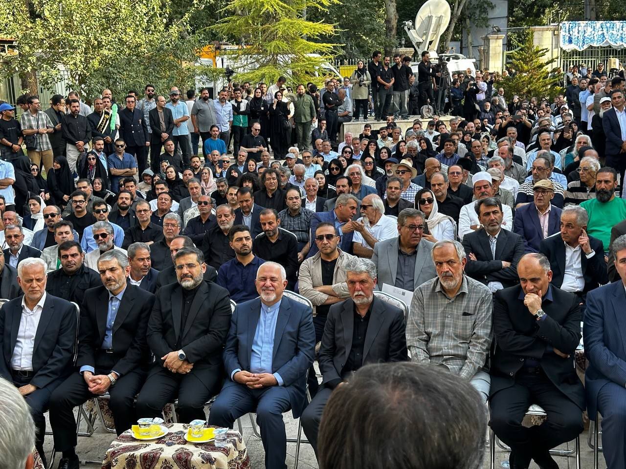 خداحافظی با استاد رنگ و قلم در هنرستان هنرهای زیبای اصفهان/ صالحی: فرشچیان حکیم هنرمند بود خداحافظی با استاد رنگ و قلم در هنرستان هنرهای زیبای اصفهان/ صالحی: فرشچیان حکیم هنرمند بود