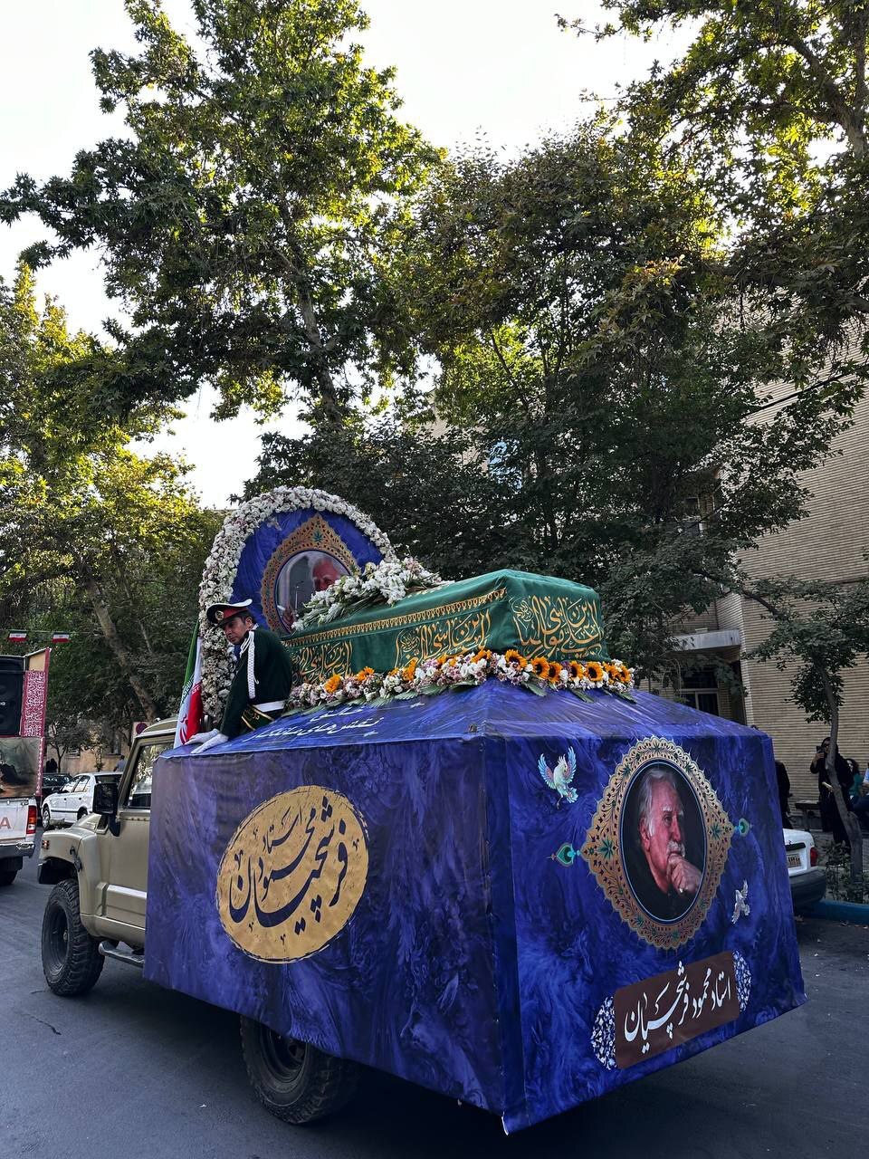 خداحافظی با استاد رنگ و قلم در هنرستان هنرهای زیبای اصفهان/ صالحی: فرشچیان حکیم هنرمند بود خداحافظی با استاد رنگ و قلم در هنرستان هنرهای زیبای اصفهان/ صالحی: فرشچیان حکیم هنرمند بود