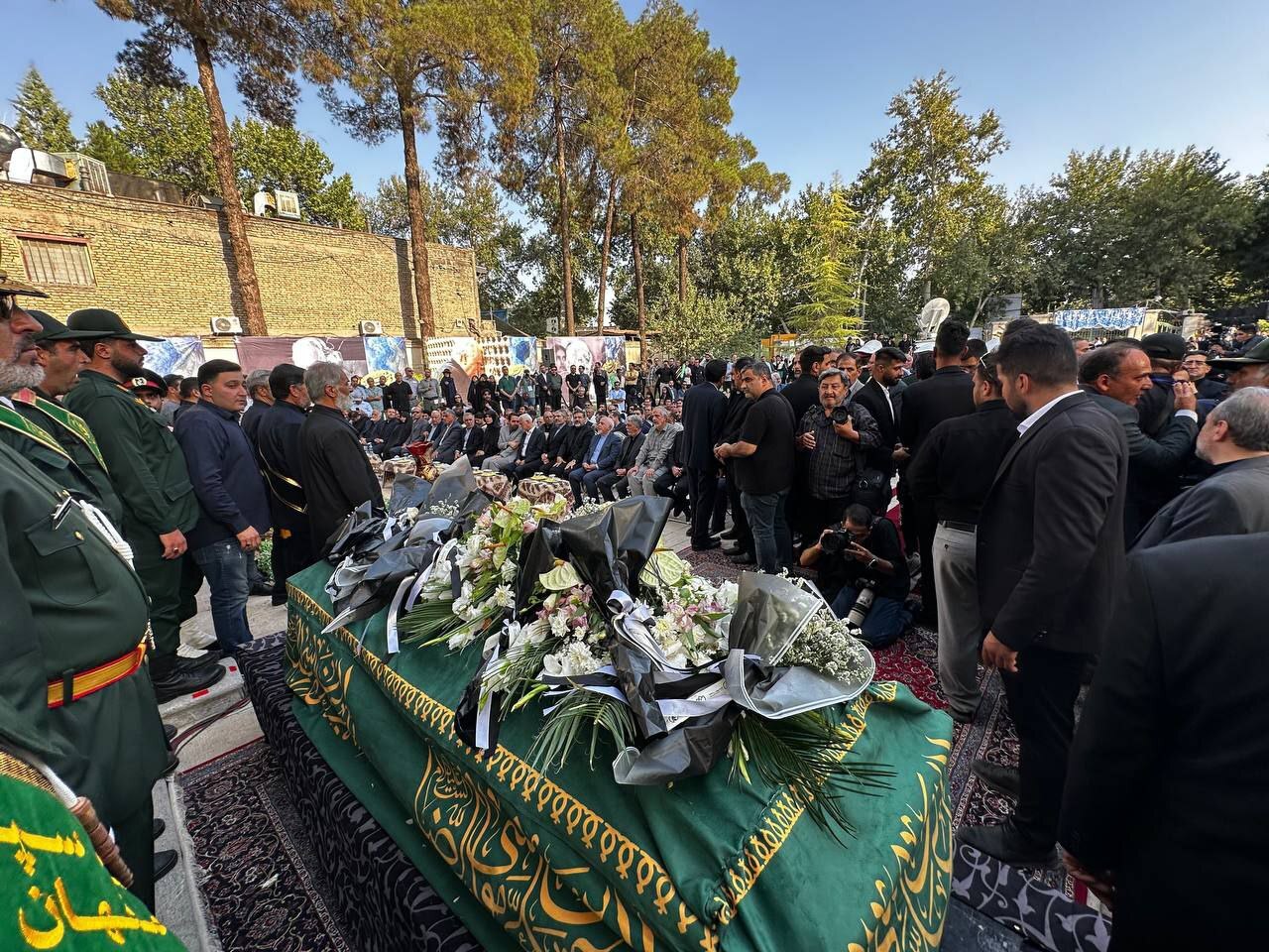 خداحافظی با استاد رنگ و قلم در هنرستان هنرهای زیبای اصفهان/ صالحی: فرشچیان حکیم هنرمند بود خداحافظی با استاد رنگ و قلم در هنرستان هنرهای زیبای اصفهان/ صالحی: فرشچیان حکیم هنرمند بود