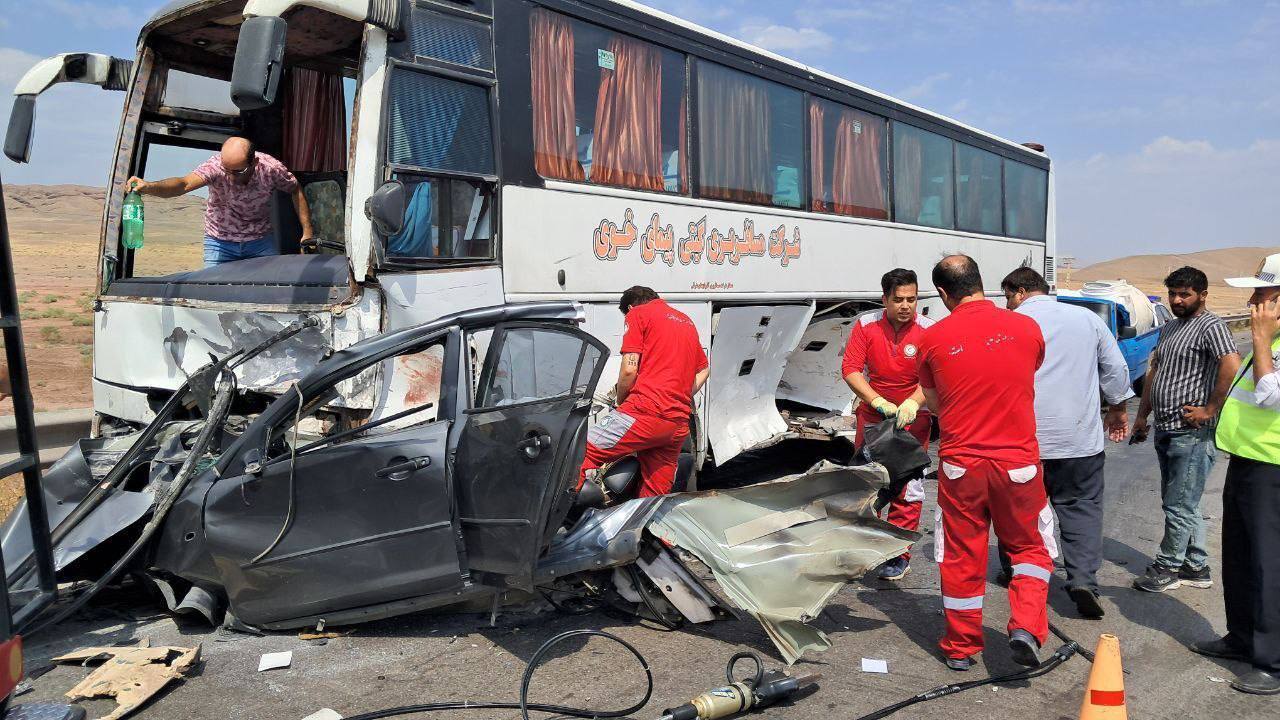 تصادف زنجیرهای در محور ایواوغلی به تبریز با ۷ مصدوم و یک جانباخته تصادف زنجیرهای در محور ایواوغلی به تبریز با ۷ مصدوم و یک جانباخته