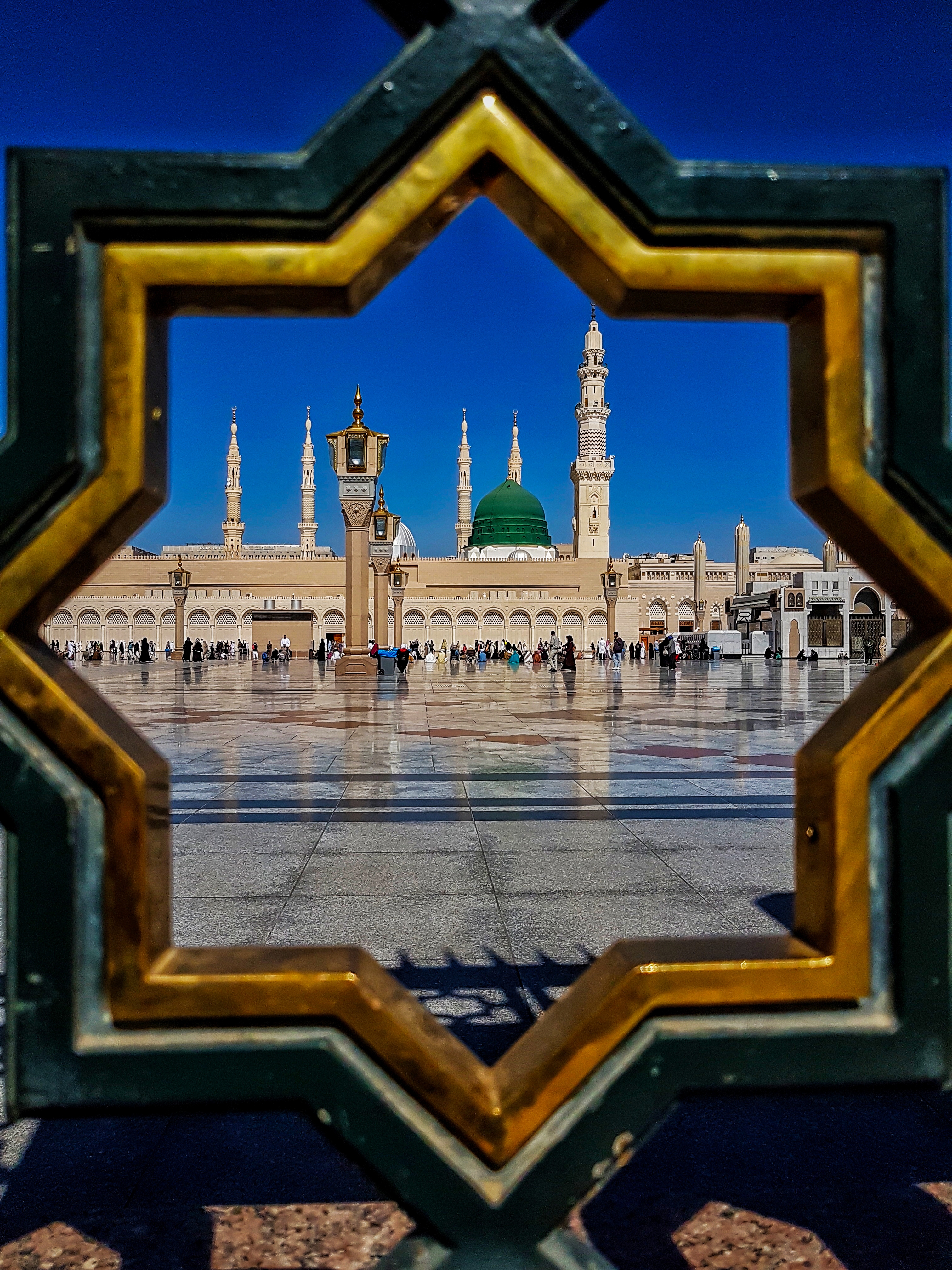 از مکه تا تهران؛ میراث پیامبر در ایستادگی علیه قلداران عالم از مکه تا تهران؛ میراث پیامبر در ایستادگی علیه قلداران عالم