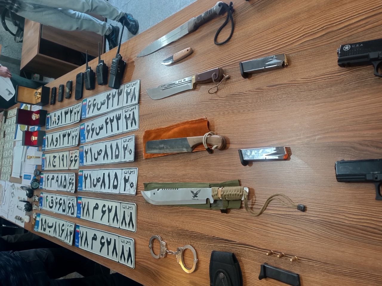 دستگیری اعضای باند مخوف مامورنما در تهران دستگیری اعضای باند مخوف مامورنما در تهران