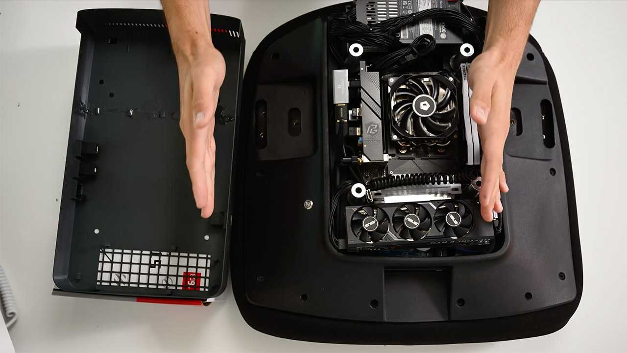 یوتیوبر خلاق کامپیوتر گیمینگ را داخل صندلی مخفی کرد یوتیوبر خلاق کامپیوتر گیمینگ را داخل صندلی مخفی کرد