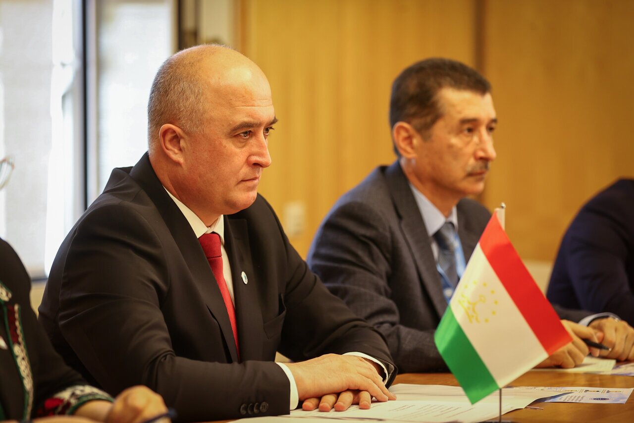 قالیباف: عقبنشینی از حقوق خواستههای متجاوزان را بیشتر میکند قالیباف: عقبنشینی از حقوق خواستههای متجاوزان را بیشتر میکند