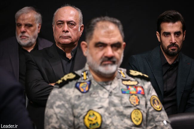 سخنرانی ایستاده رهبر انقلاب نشان داد ما راستقامتان تاریخ هستیم سخنرانی ایستاده رهبر انقلاب نشان داد ما راستقامتان تاریخ هستیم