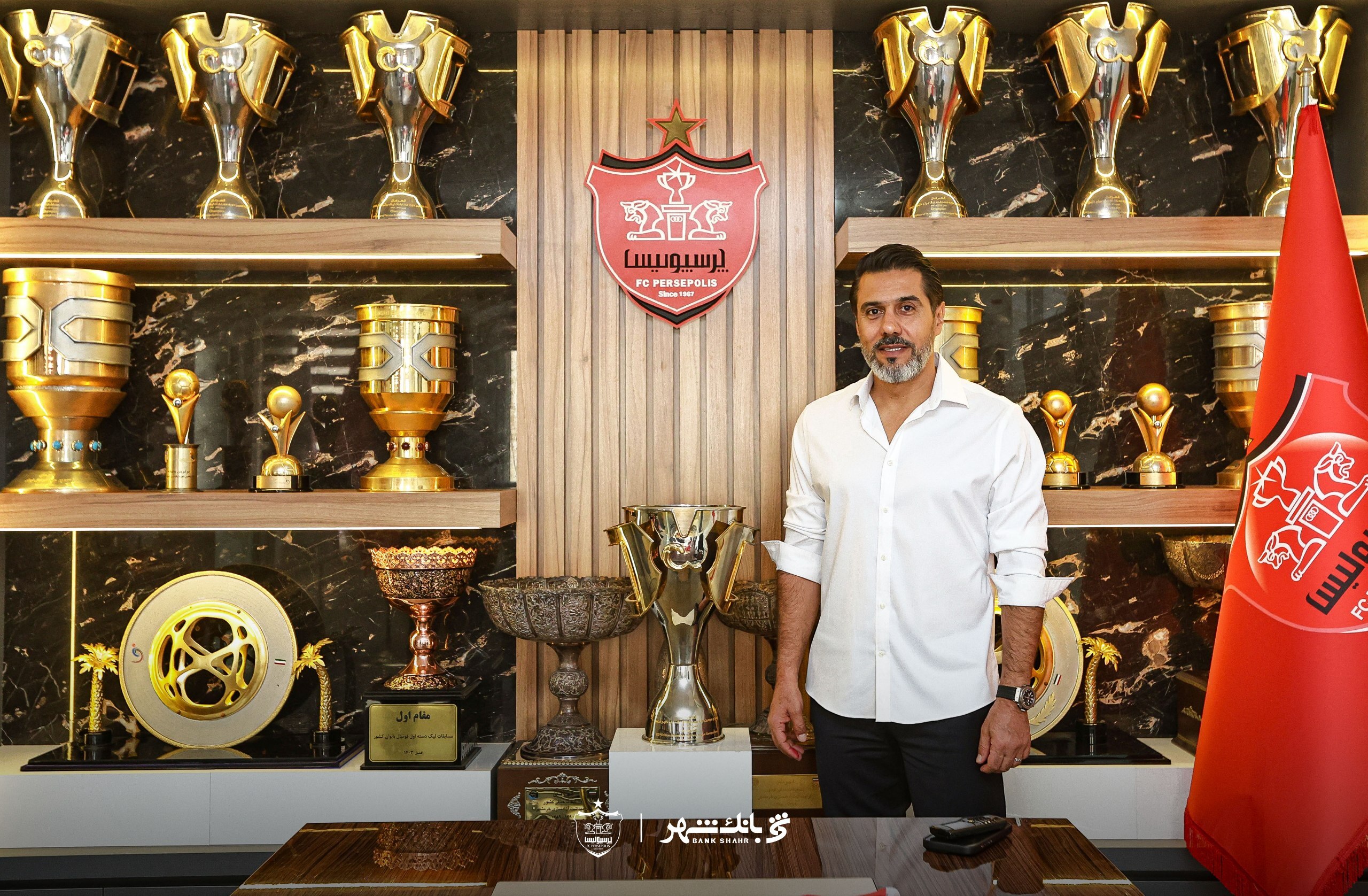 قراراداد پیروانی و پرسپولیس تمدید شد+عکس قراراداد پیروانی و پرسپولیس تمدید شد+عکس