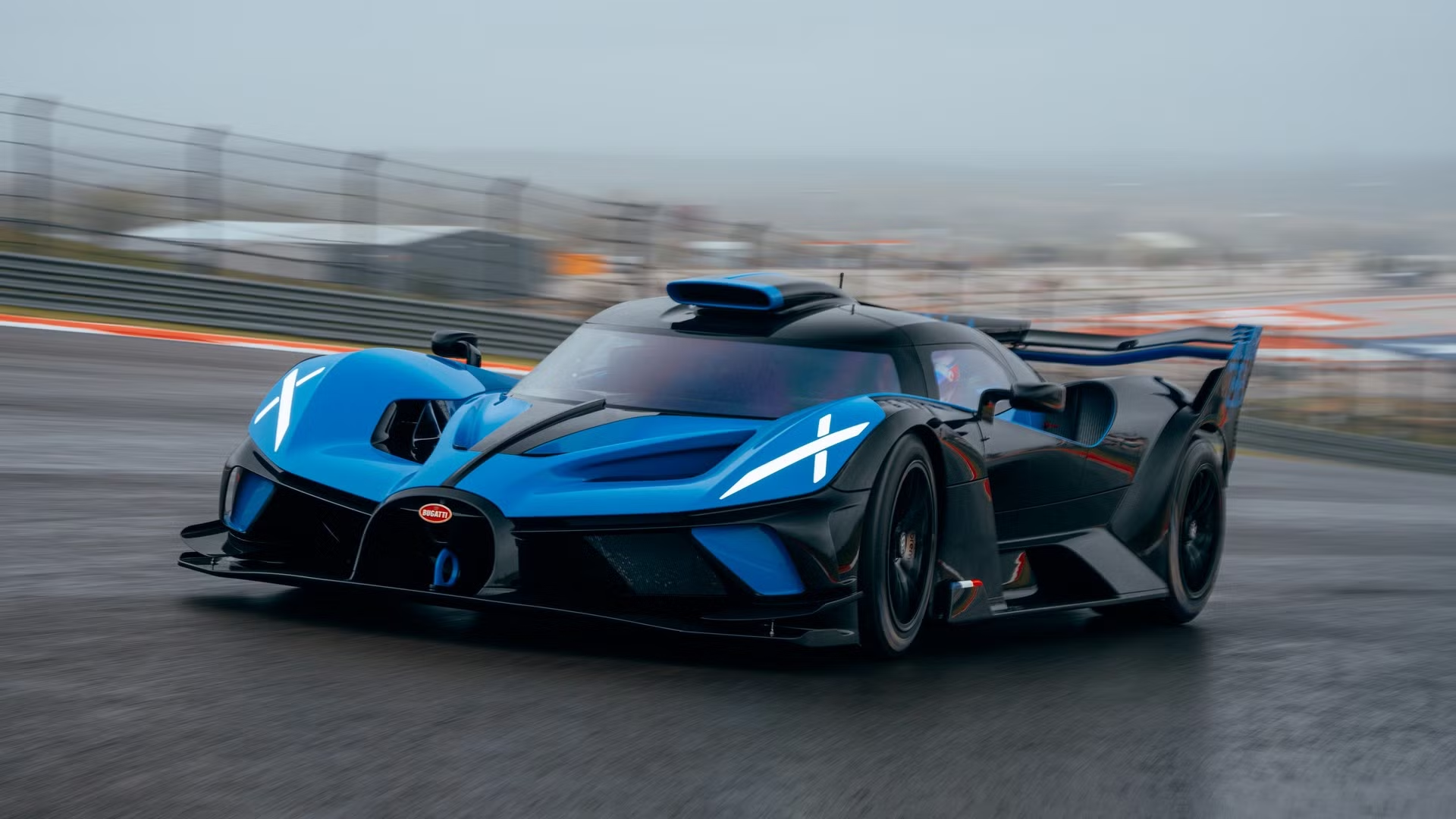 هیولای ۱۸۲۵ اسب بخاری بوگاتی به خیابانها راه پیدا میکند هیولای ۱۸۲۵ اسب بخاری بوگاتی به خیابانها راه پیدا میکند