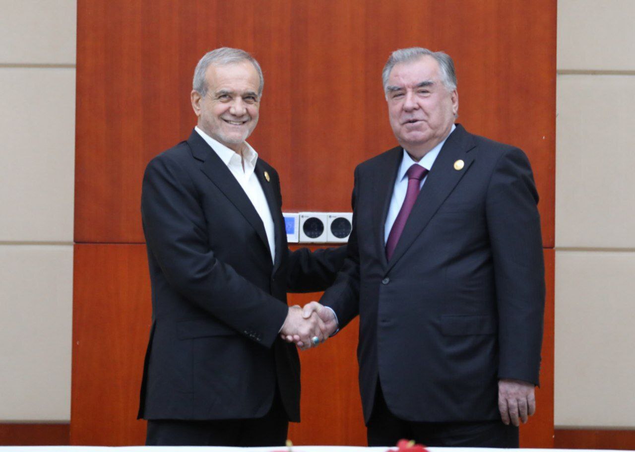 تا دقایقی دیگر پزشکیان با پوتین دیدار میکند/ دیدار و گفتوگو با امامعلی رحمان صورت گرفت تا دقایقی دیگر پزشکیان با پوتین دیدار میکند/ دیدار و گفتوگو با امامعلی رحمان صورت گرفت