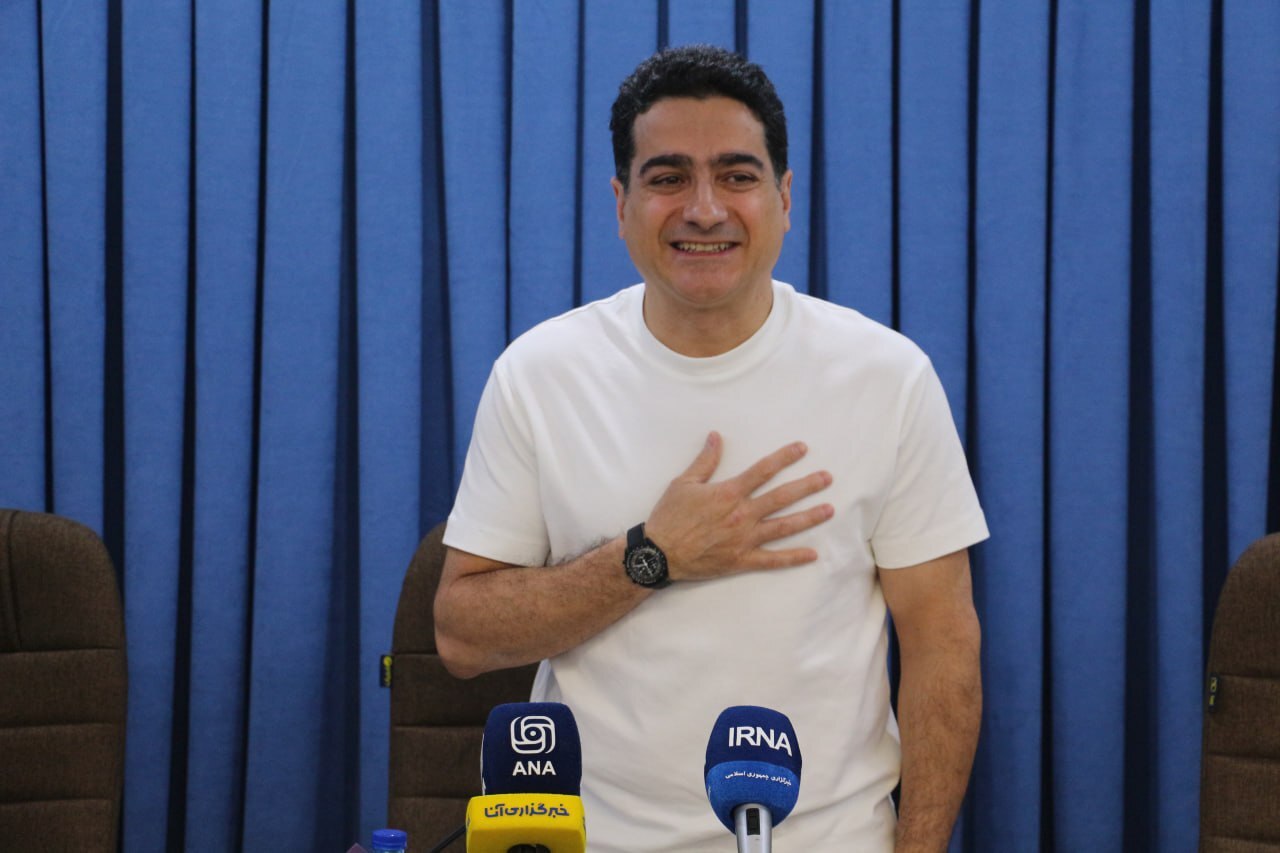 نخستین اجرای خیابانی «همایون شجریان» پس از سال‌ها/ میدان آزادی میزبان شد