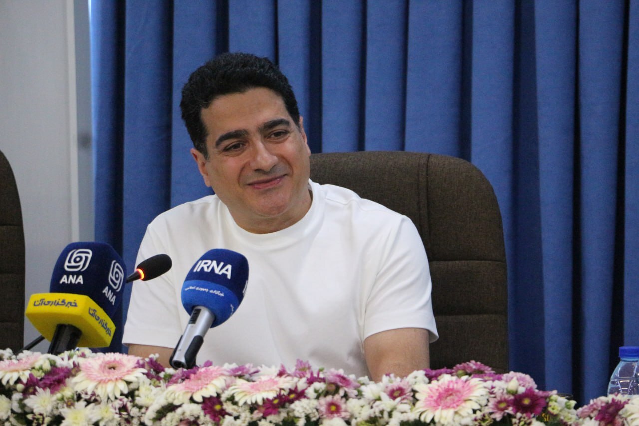 نخستین اجرای خیابانی «همایون شجریان» پس از سال‌ها/ میدان آزادی میزبان شد