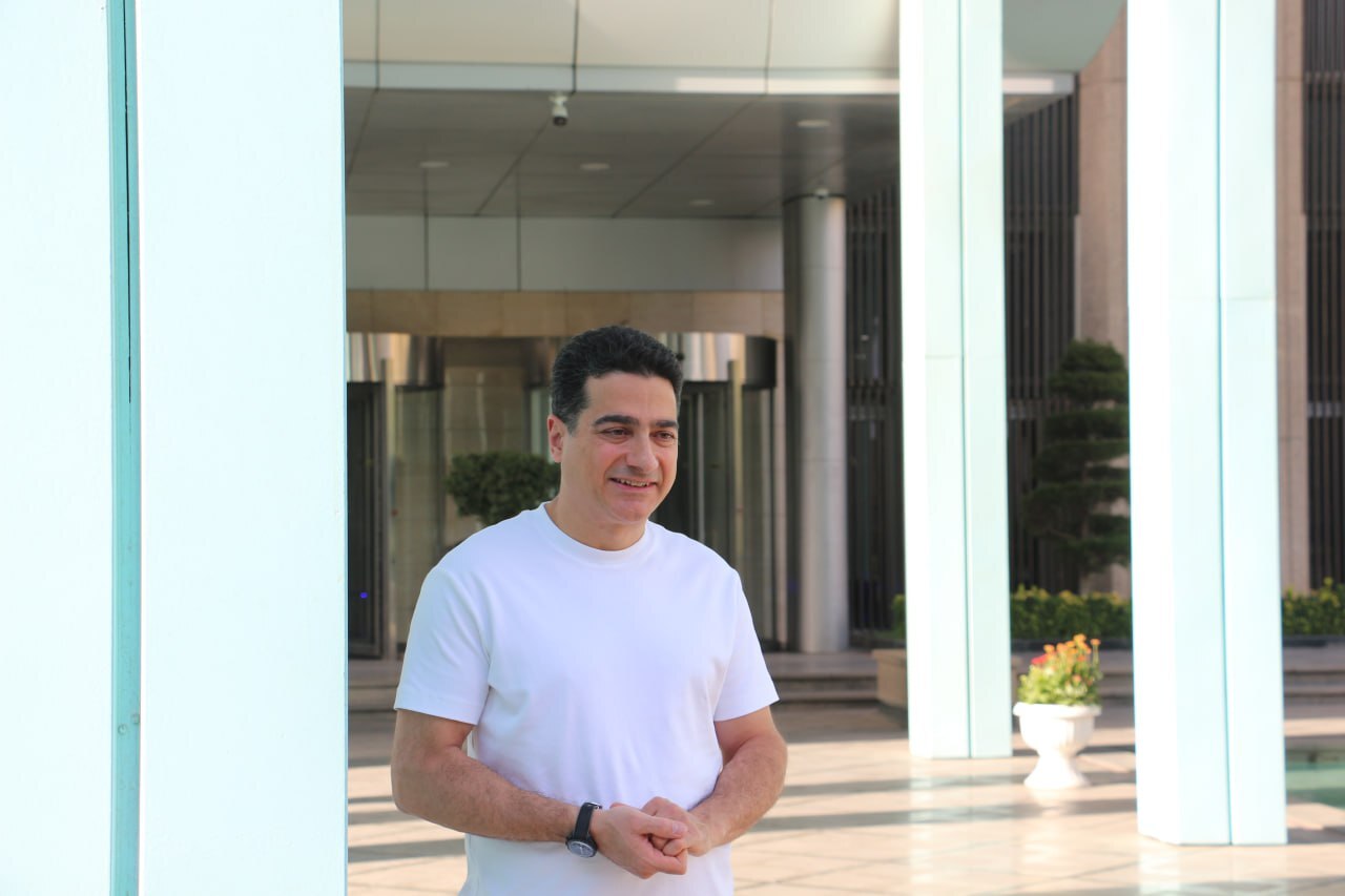 نخستین اجرای خیابانی «همایون شجریان» پس از سال‌ها/ میدان آزادی میزبان شد