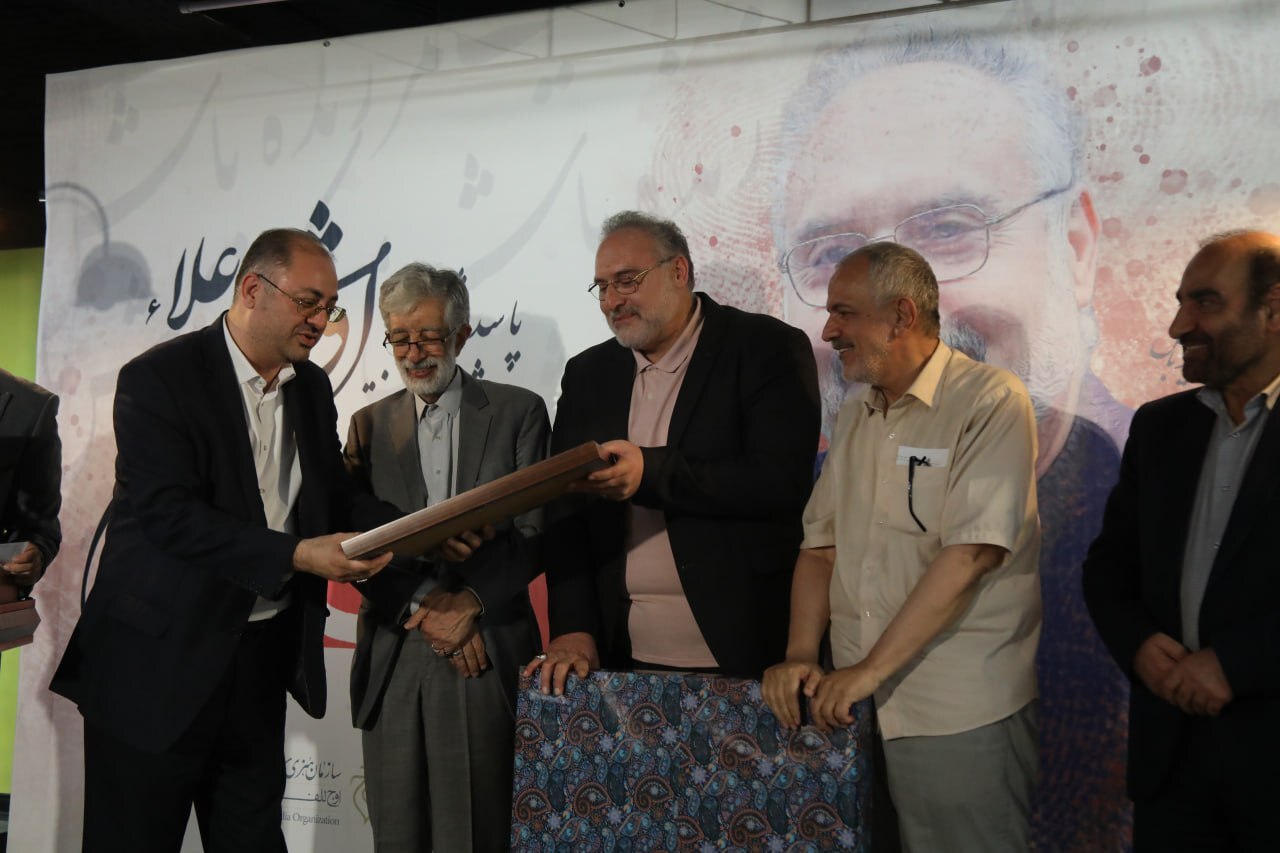 افشین علاء شاعری زمان‌شناس و متعهد به ارزش‌های معنوی و انقلابی است