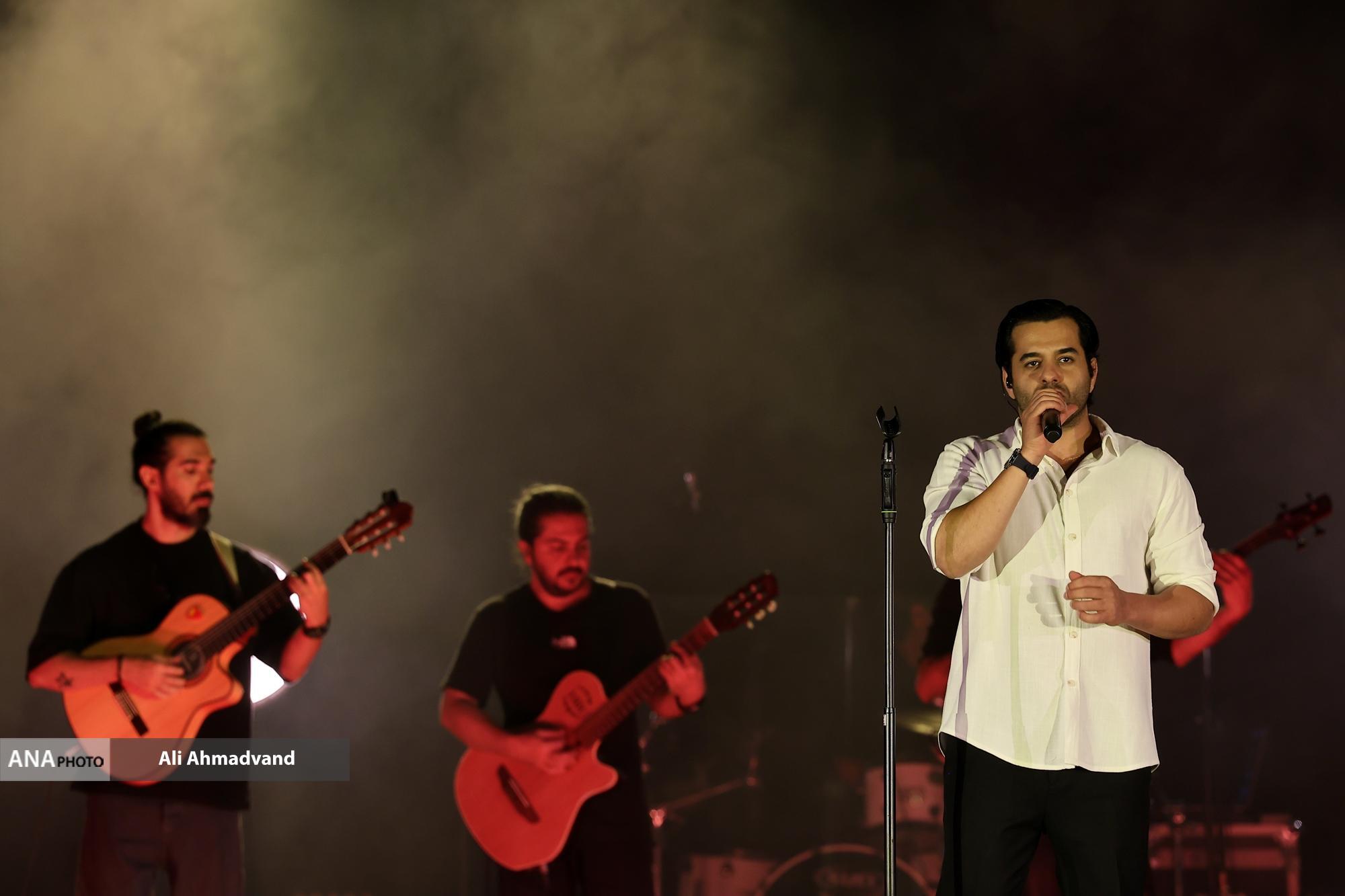 شب رضا بهرام در کاخ نیاوران؛ تجربهای پرشور اما پر از گلایه! شب رضا بهرام در کاخ نیاوران؛ تجربهای پرشور اما پر از گلایه!