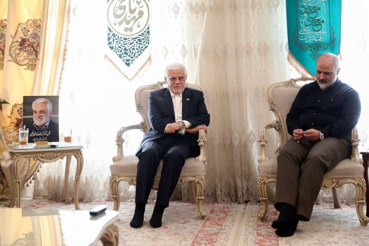 دیدار عارف با خانواده فرماندهان و دانشمندان شهید در جنگ ۱۲ روزه