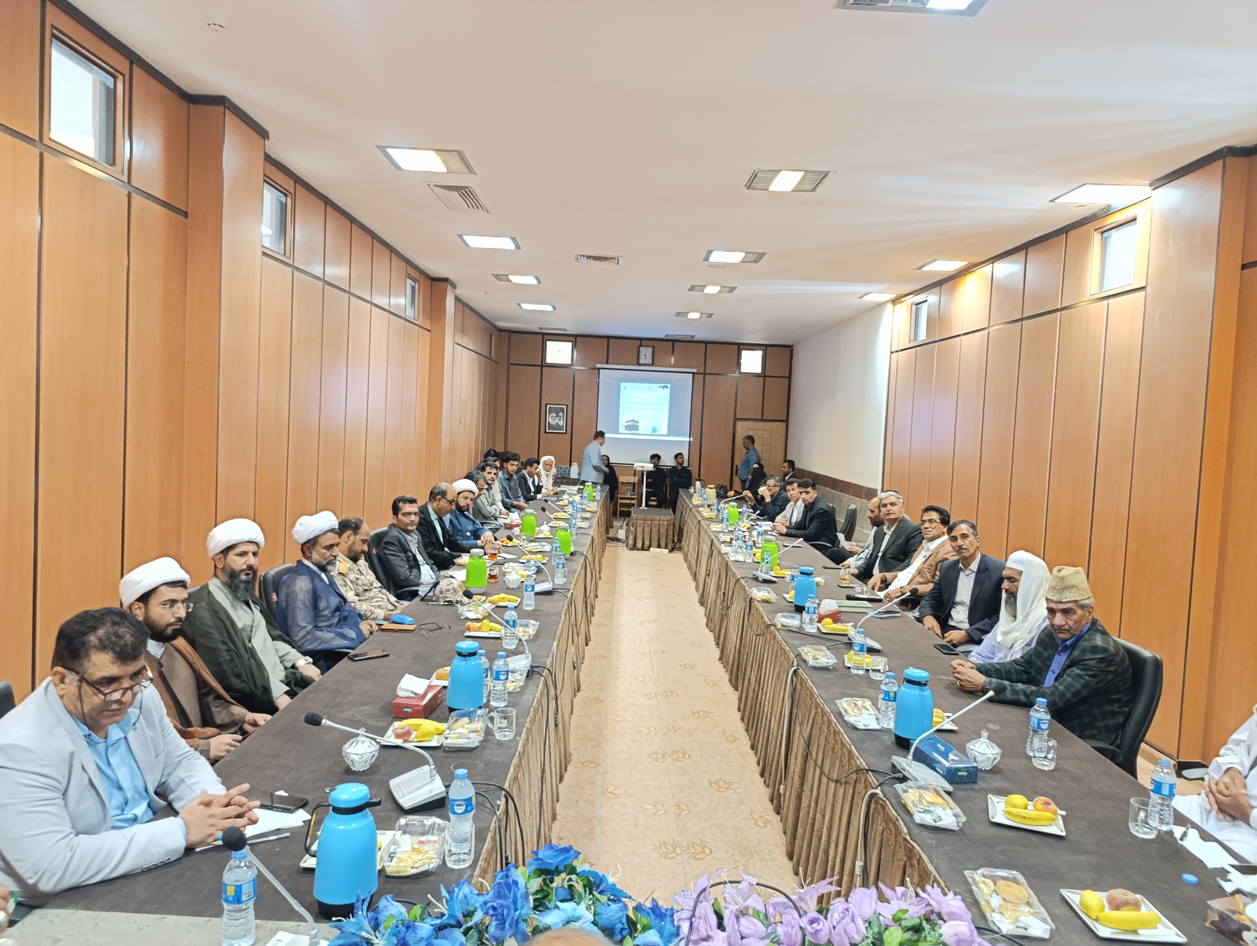 دانشگاه آزاد زابل پایگاه وحدت/مردم سیستان و بلوچستان همیشه کنار هم بودهاند دانشگاه آزاد زابل پایگاه وحدت/مردم سیستان و بلوچستان همیشه کنار هم بودهاند