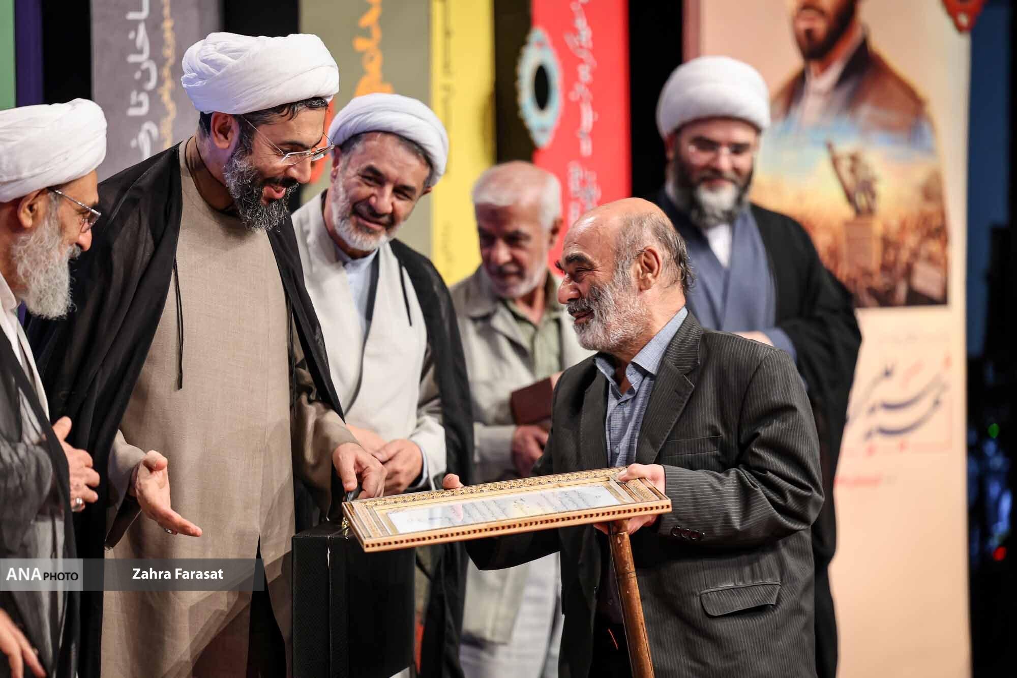 برگزیدگان چهارمین جایزه شهید اندرزگو معرفی شدند/ جهاد ادبی برای ترسیم چهره واقعی خاندان پهلوی برگزیدگان چهارمین جایزه شهید اندرزگو معرفی شدند/ جهاد ادبی برای ترسیم چهره واقعی خاندان پهلوی