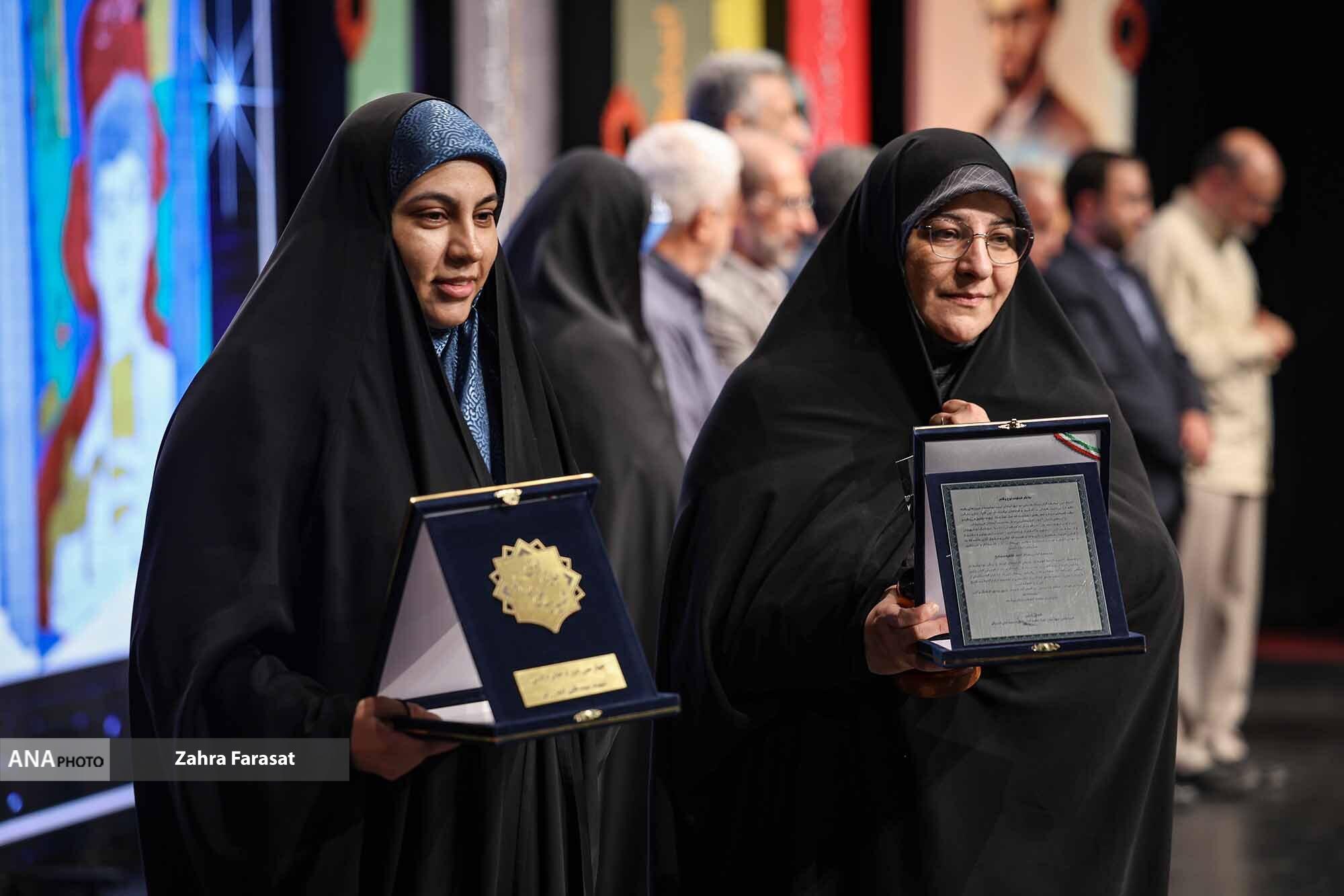 برگزیدگان چهارمین جایزه شهید اندرزگو معرفی شدند/ جهاد ادبی برای ترسیم چهره واقعی خاندان پهلوی برگزیدگان چهارمین جایزه شهید اندرزگو معرفی شدند/ جهاد ادبی برای ترسیم چهره واقعی خاندان پهلوی