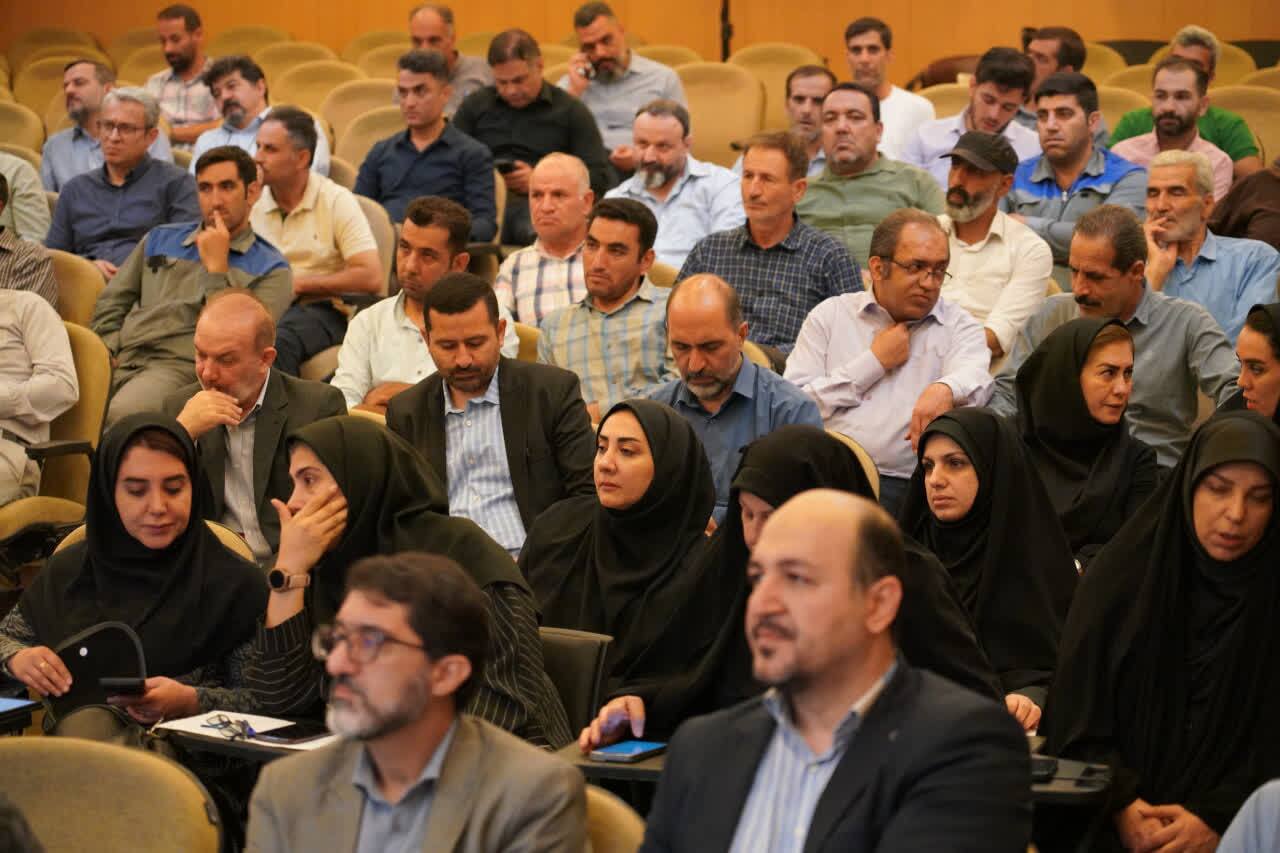 ۳۲ میلیارد تومان وام بانکی؛ حمایت رفاهی دانشگاه آزاد کرج از کارکنان