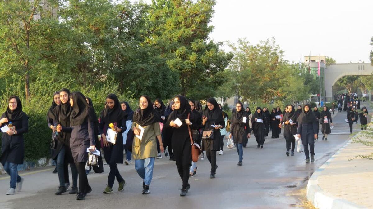 دانشگاه آزاد اسلامی: نهادینه‌سازی دانش، نوآوری و هویت ملی در گستره ایران