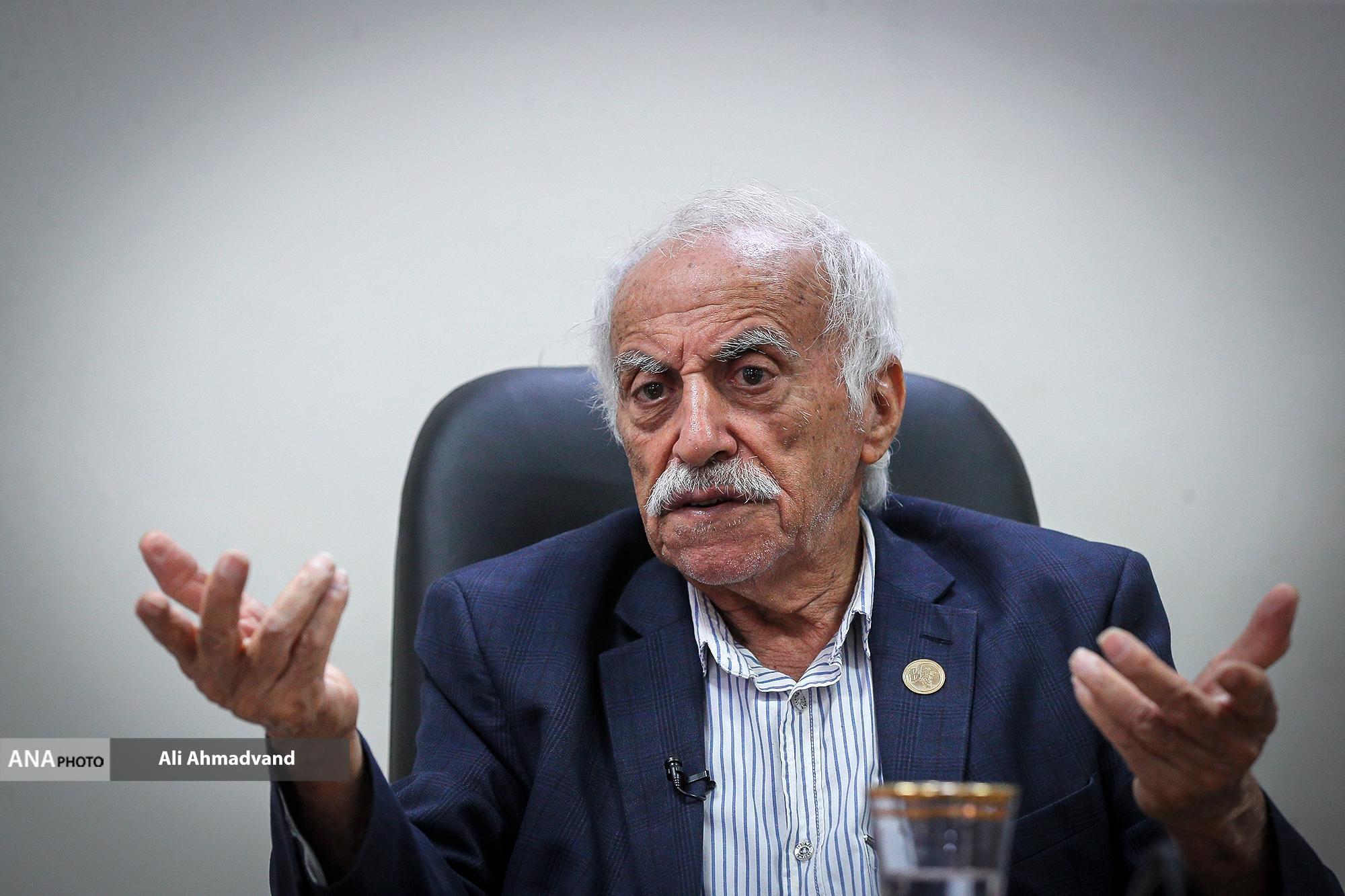 نعمت‌الله گفت برای «قاتل و وحشی» جایزه می‌گیری/ برای فیلم «گاو» از بنیاد فارابی طلبکاریم///